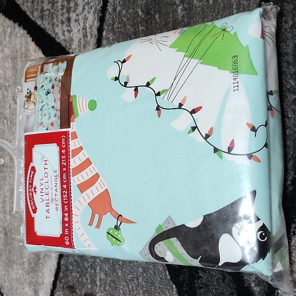 HOLIDAY TIME GRAPHIC VINYL TABLECLOTHS SET-OF-3 ROUND & RECTANGLE BUNDLE - Picture 8 of 15